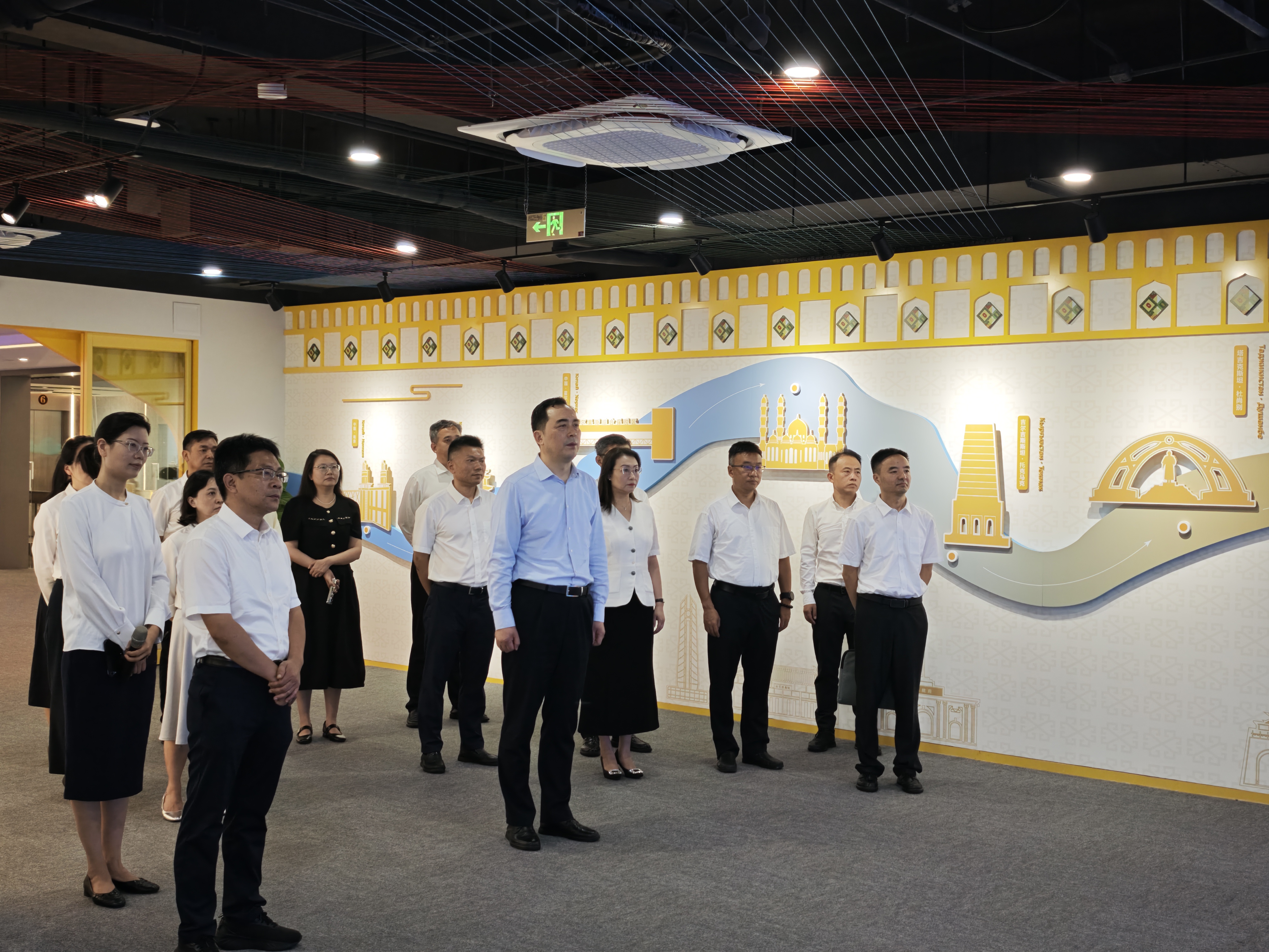 資產(chǎn)運(yùn)營集團(tuán)赴中國-中亞貿(mào)易暢通合作平臺開展黨委理論學(xué)習(xí)中心組（擴(kuò)大）研學(xué)活動